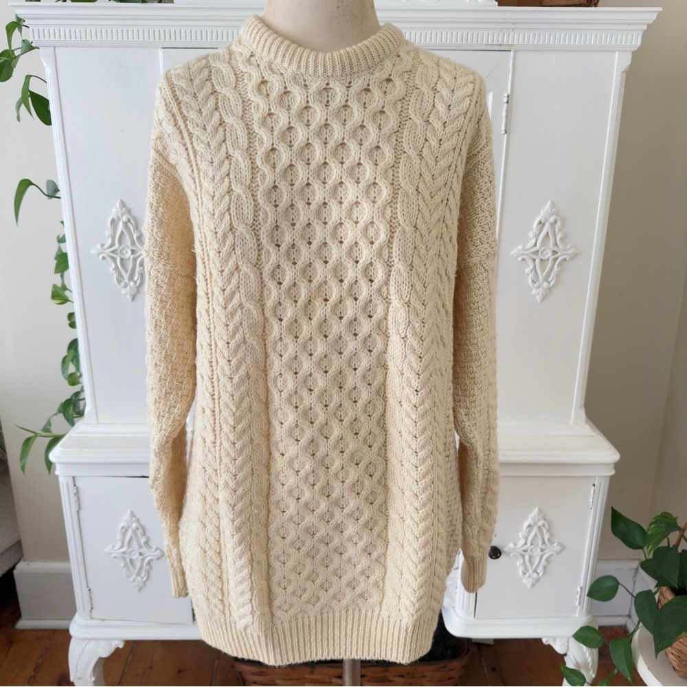 Vintage Unisex Carraig Donn Aran 
100% Pure Wool Irish Knit Sweater
